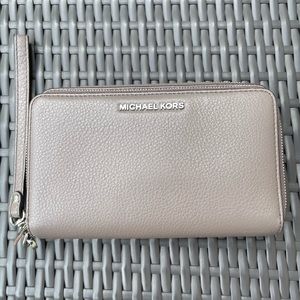 Michael Kors full size wristlet wallet in gray